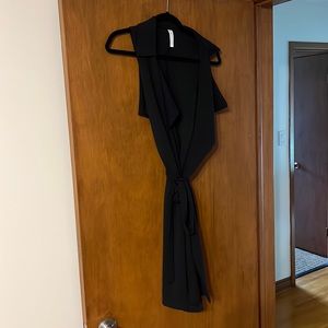 Sleeveless Duster with collar and tie size small